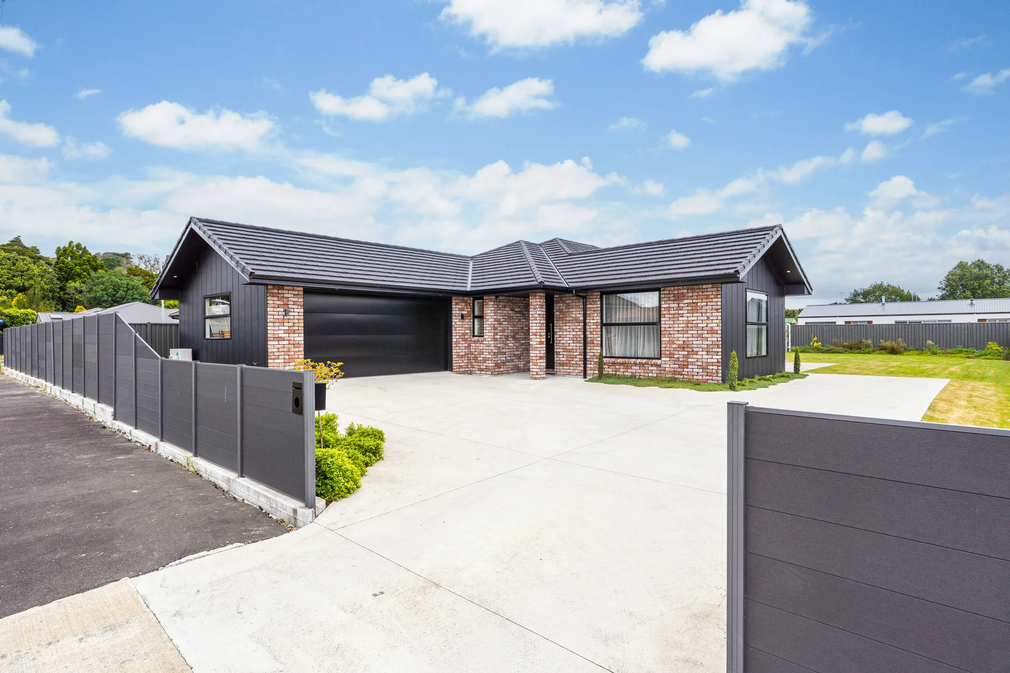 Pahiatua 4Kwarto Striking, Sophisticated and Built to Impress!!