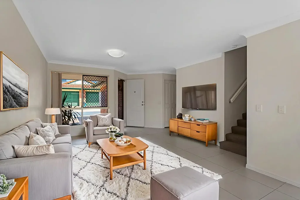 🏡 Spacious 3-Bedroom Townhouse in Leafy Carrara – 38 Murev Way (Kookaburra Lane)