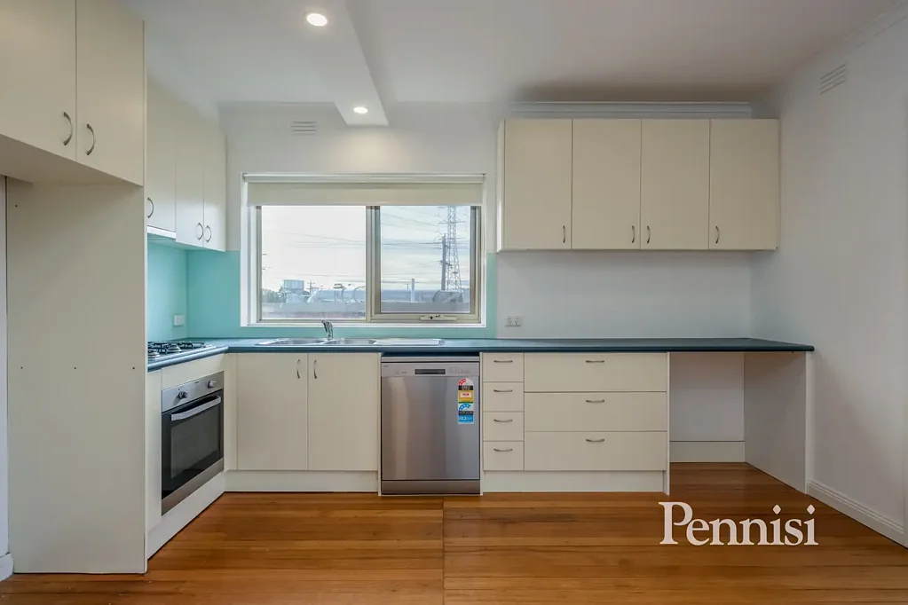 FOR LEASE BY PENNISI