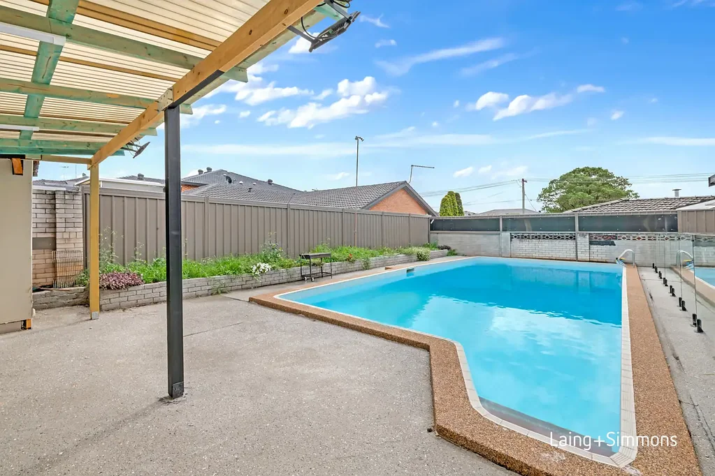 Merrylands 6房  Sophisticated Luxury Living Home with Premium Features