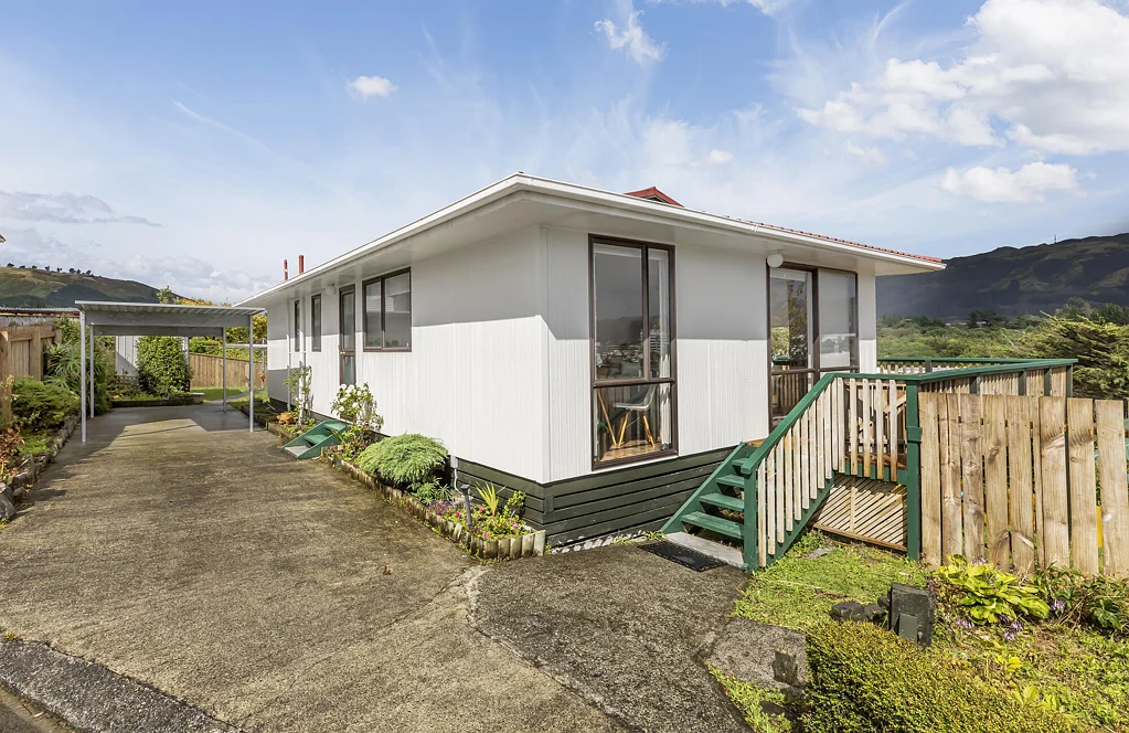 Ranui Heights 3침실 Priced to Sell – Act Quickly