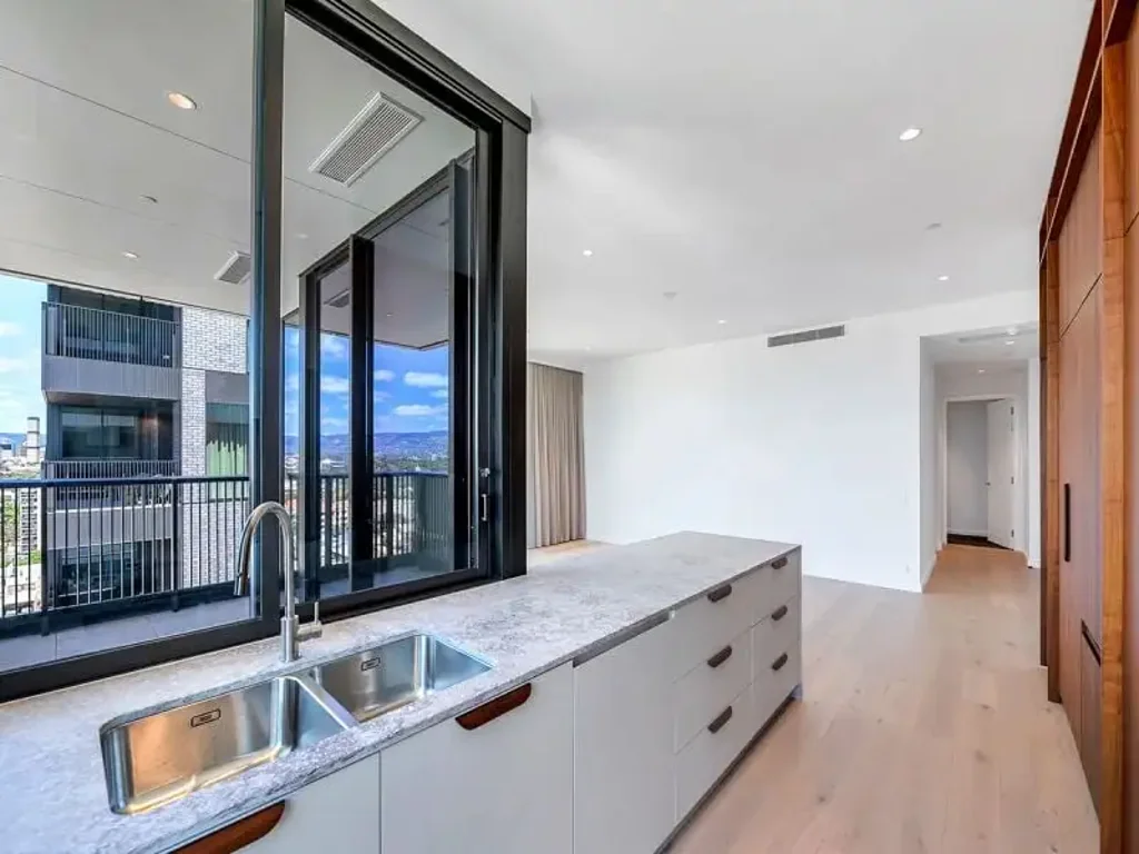 North Adelaide 2房  Near-New Luxury Apartment in Prestigious North Adelaide