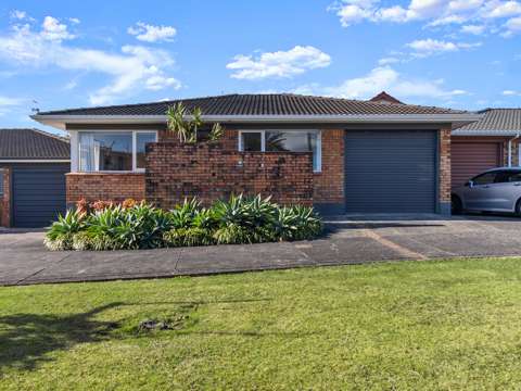 Saint Heliers 2房  Prime Location - Smile, It's Brick and Tile!