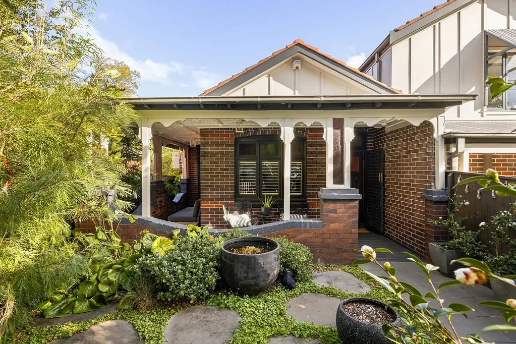 Lilyfield 2 Bedroom Refined Federation Living in a Parkside Setting