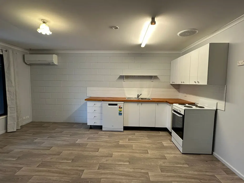 Brand New Kitchen, Fresh Paint and Brand New Flooring!