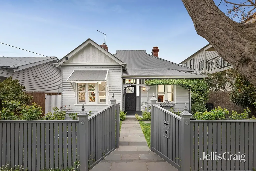 Newport 4房 经典立面花园美  松木地板高天窗  现代石材高端厨  主卧宽敞带书房  遮阳露台全灌溉 A Reimagined Family Superstar with Incredible Quality