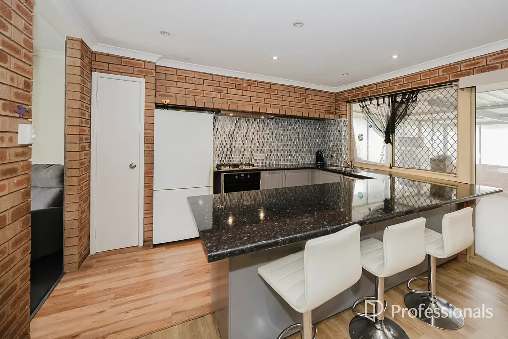 Lockridge 4બેડરૂમ Family Home on 716SQM block Zoned R20/50!