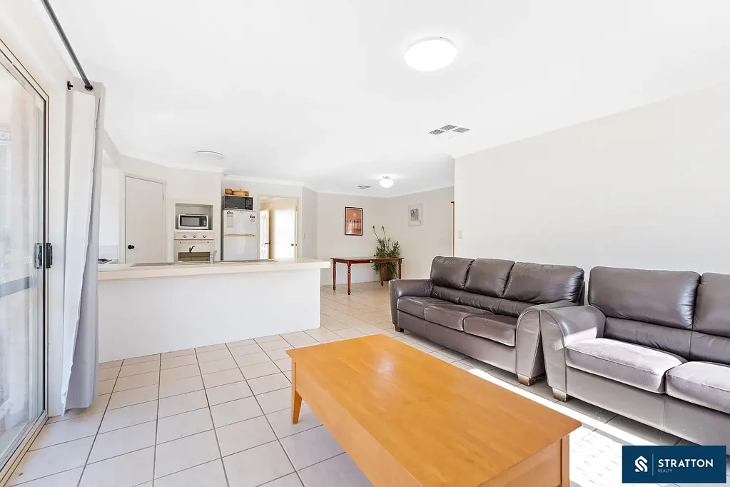St James 4 Bedroom Prime Location!! Spacious 4-Bedroom 2-Bathroom Home Near Curtin University!! No Strata Fees!!