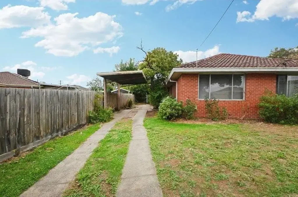 Comfortable Two-Bedroom Unit with Private Rear Yard
