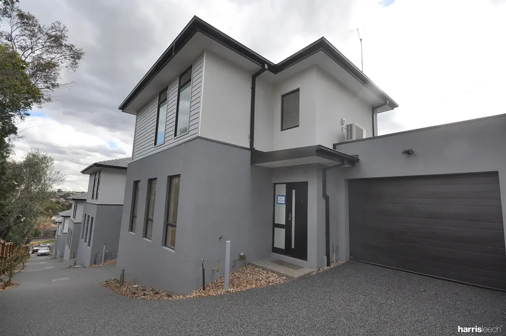 MODERN TWO BEDROOM TOWNHOUSE