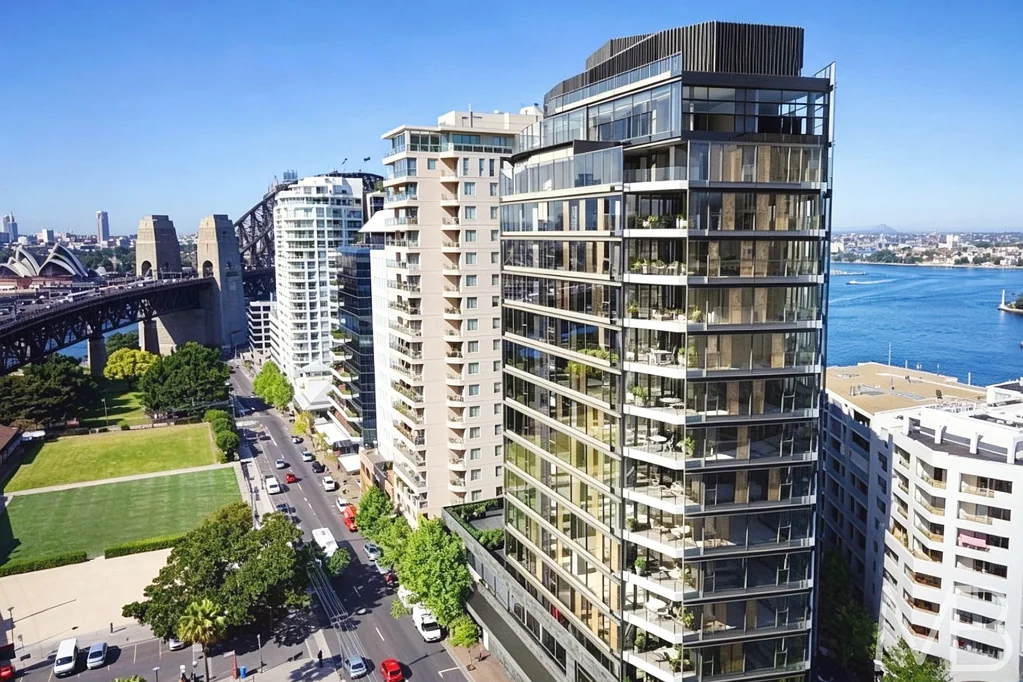 PREMIUM DESIGNER LIVING OPPOSITE RAIL