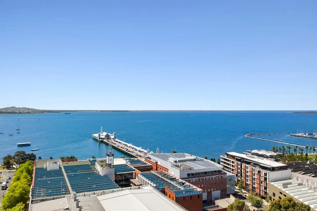 Geelong 4 Bedroom The Last Top Floor Penthouse Available In 'Cunningham Place'