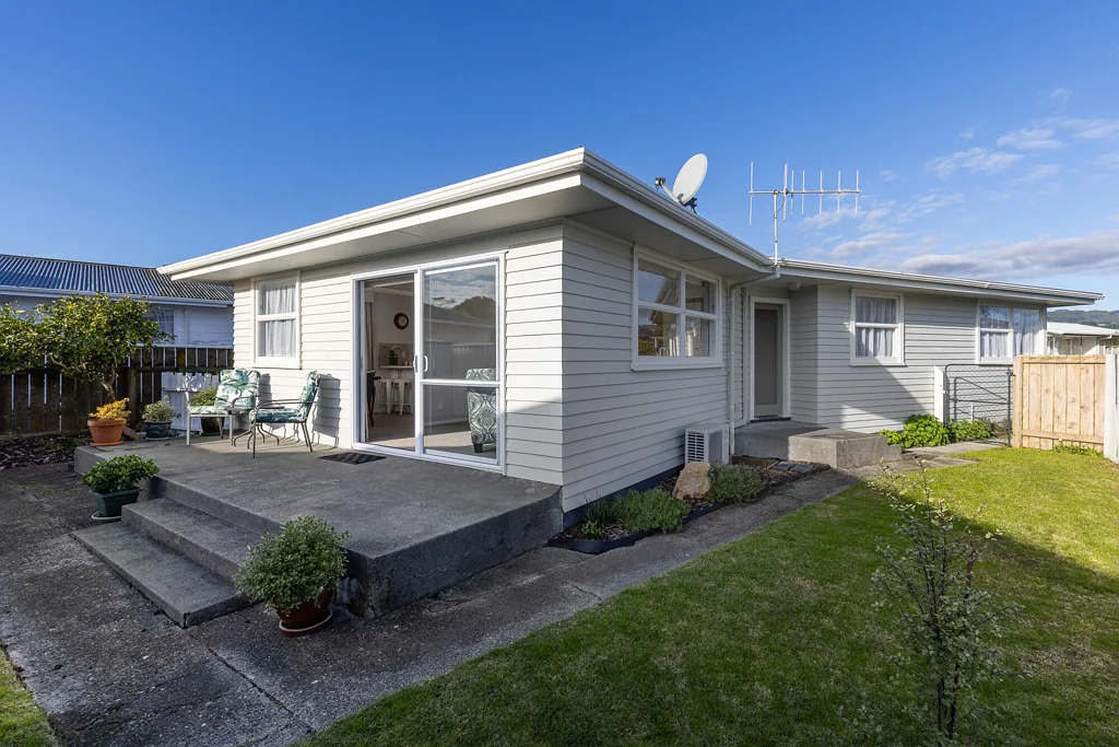 Paraparaumu Beach 3房  Coastal Weatherboard Beauty!