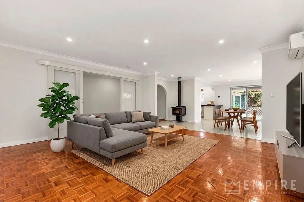 Spearwood 4 Slaapkamer Space, Character and Family Living!