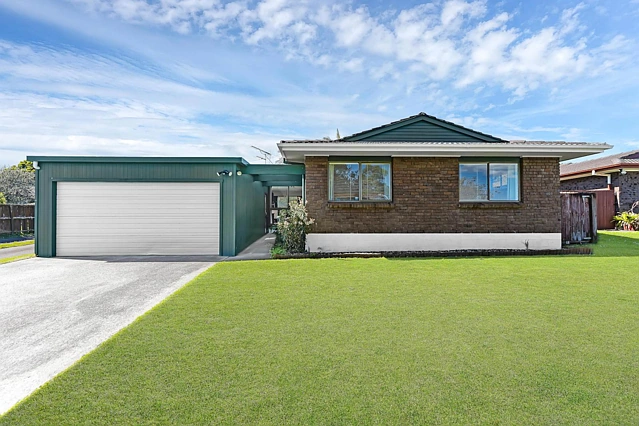 17 Jillteresa Crescent, Half Moon Bay, Manukau City