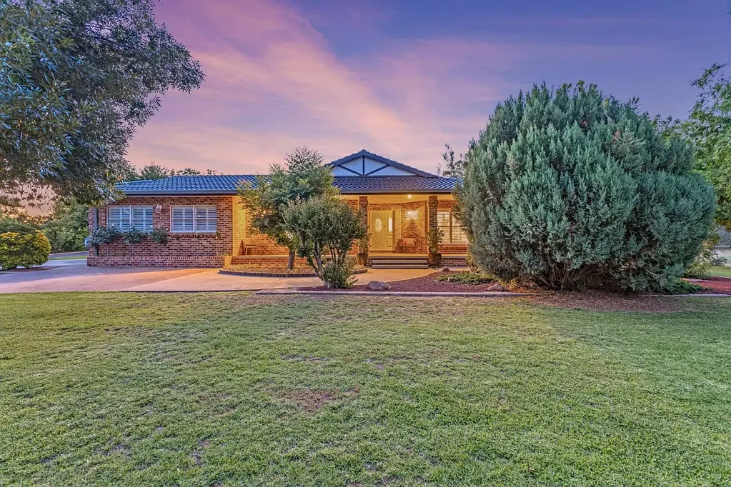 30 Billabong Crescent, Parkes, NSW 2870