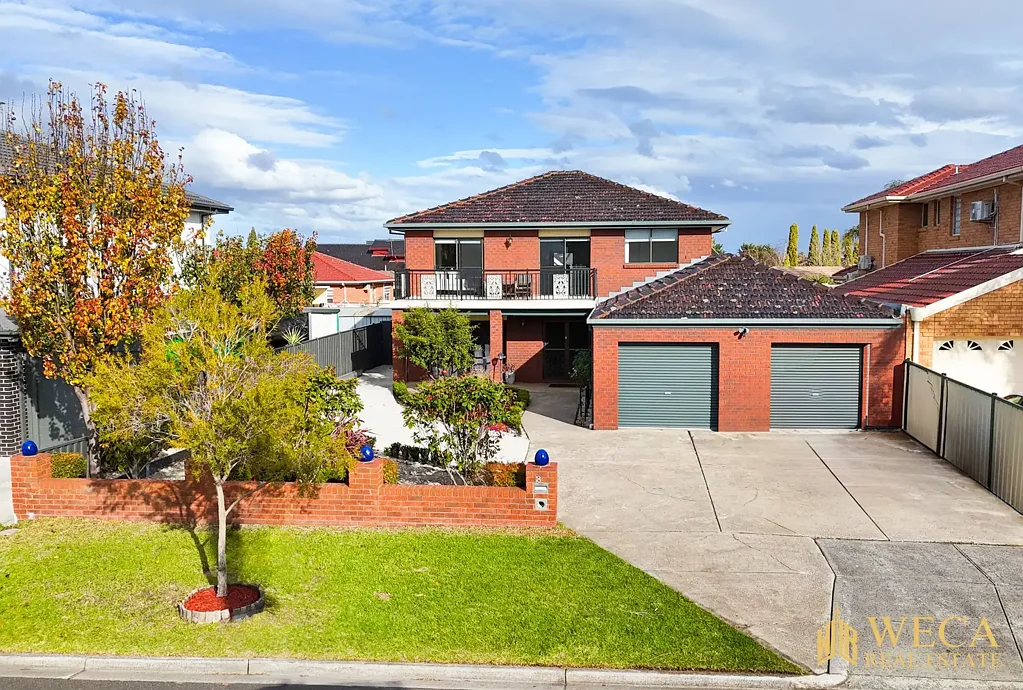 Keilor Downs 4कमरा Double Storey Brick Home Ideal for Family Living!