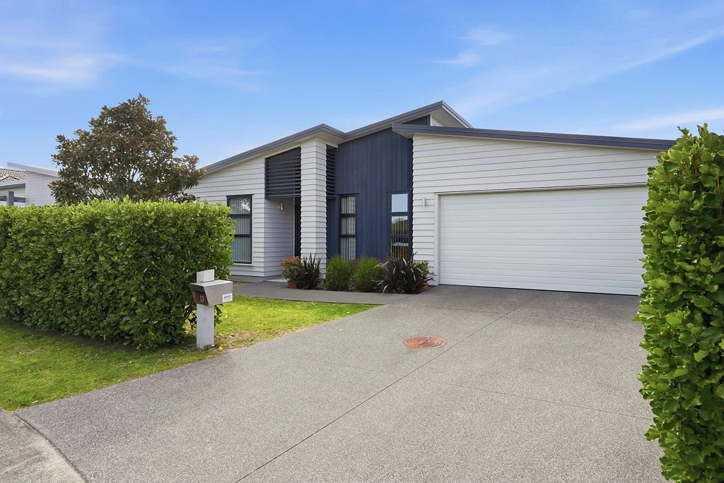 Karaka 4 Bedroom Single-Level Living in Karaka Lakes