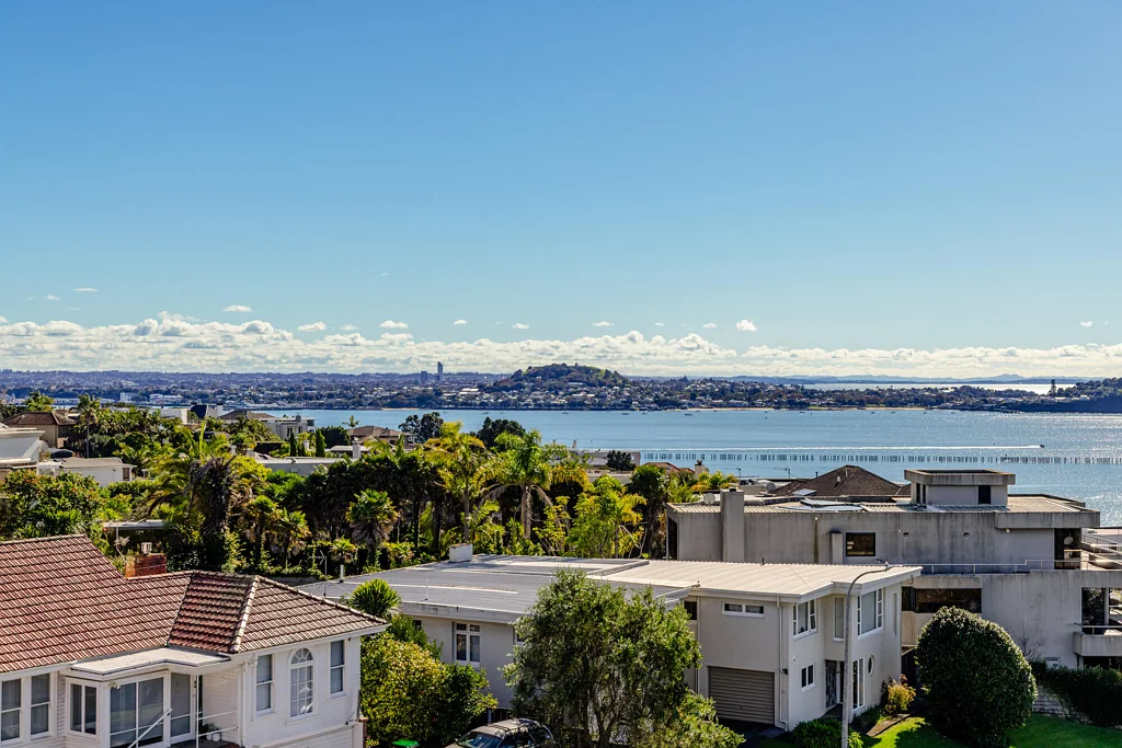Orakei 2 Bedroom Luxury Penthouse with Expansive Views