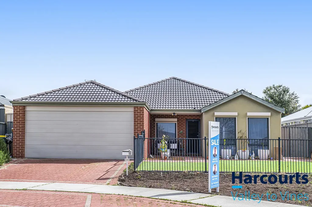 Aveley 4Kwarto Elevated Family Living with Pool, Space & Views