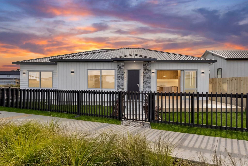 Opaheke 5房  Expansive Family Luxury on a Sunny Corner Site