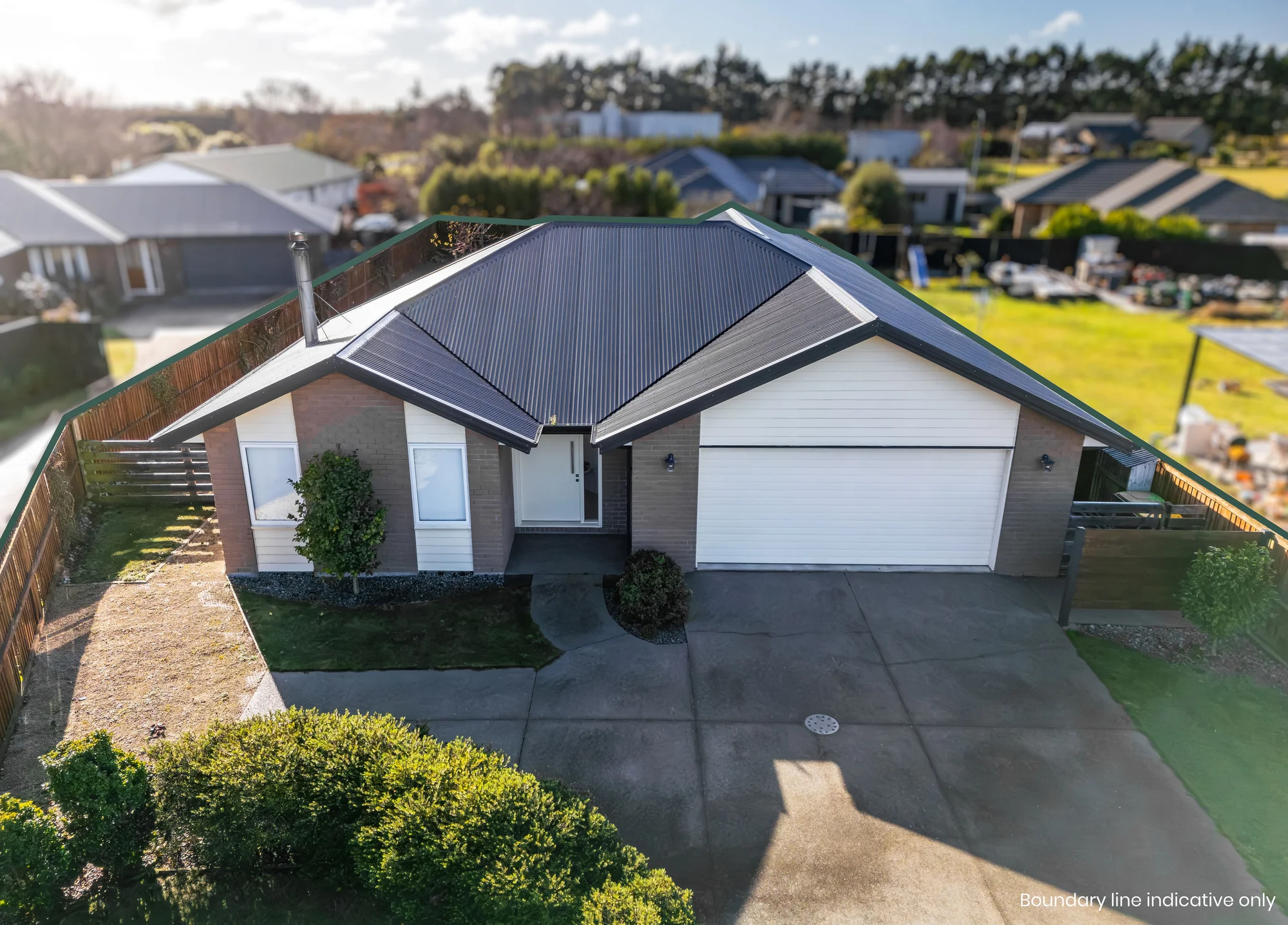 Leeston 3房  Something special on 967m2 at a great price.