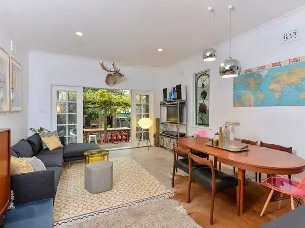 Rare duplex apartment with private garden & double lock up garage! INCLUDING GAS & WATER