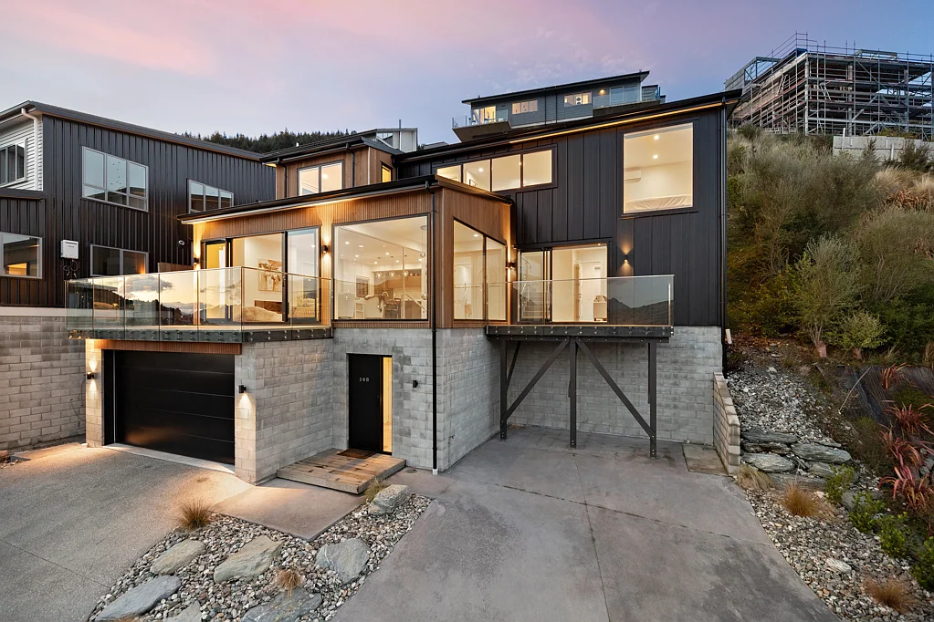 Queenstown 4房  Luxury on Queenstown Hill with stunning lake views