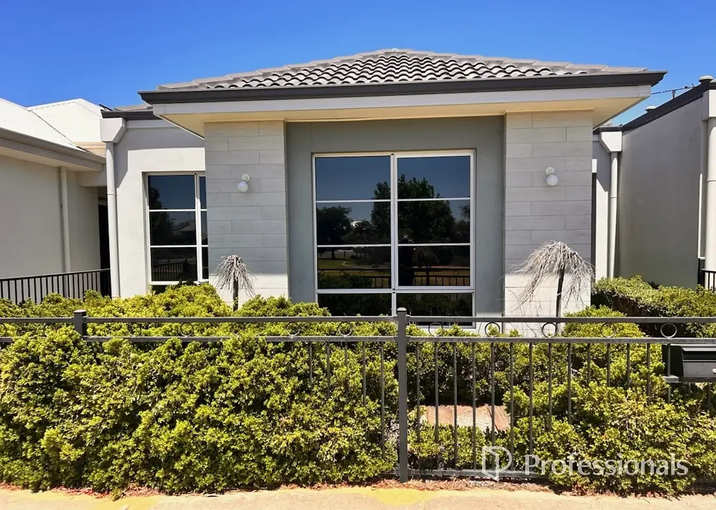 10 Oakover Street, Dalyellup, WA 6230