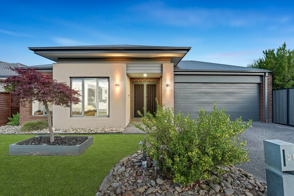 21 Featherbrook Circuit, Cranbourne North, VIC 3977