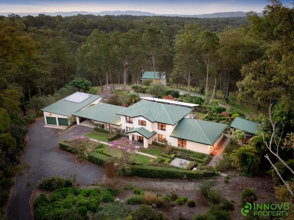 Cashmere 4部屋 Sprawling Family Residence With Massive Sheds & An Enormous Separate Studio…All On A Picturesque Allotment Of Almost 22 Acres