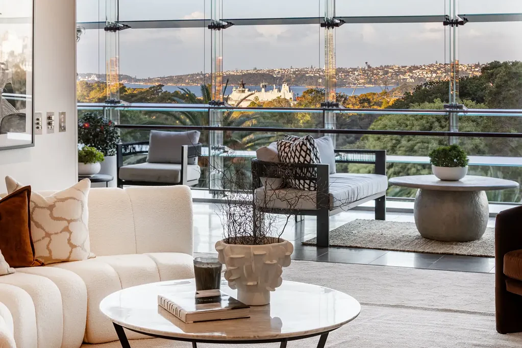 Sydney 3房 尊贵、私密与宏伟 | 您的 Renzo Piano 植物园式隐居之所 Prestige, Privacy & Scale | Your Renzo Piano Botanical Retreat