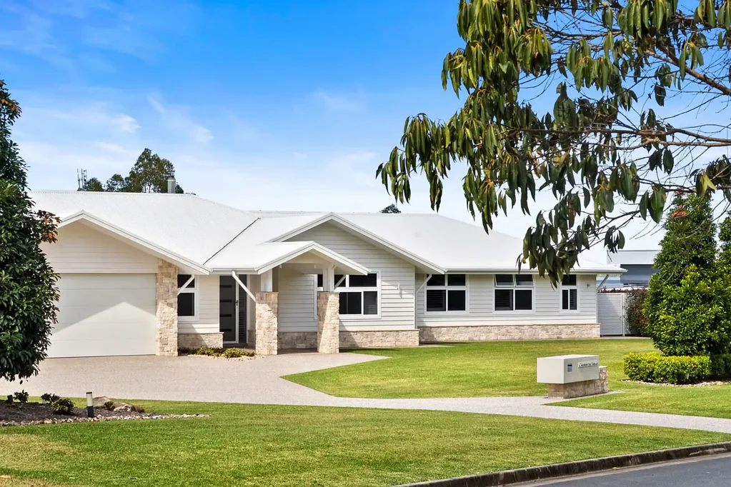 Maudsland 5Kwarto Custom Architectural Home with Hilltop Views on 2,487m²
