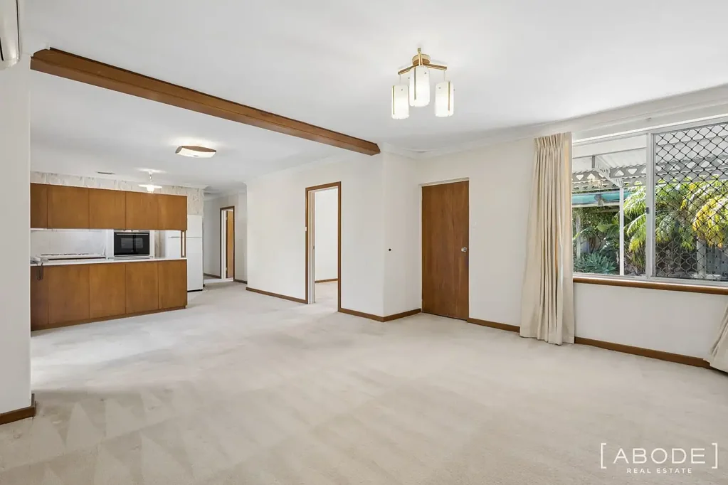 SPACIOUS & CHARMING HOME WITH GREAT OUTDOOR LIVING!