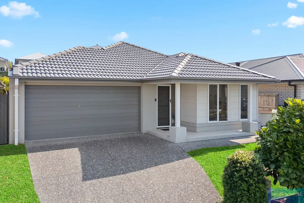 Flagstone 4Moenga Inviting Home With Space for the Whole Family