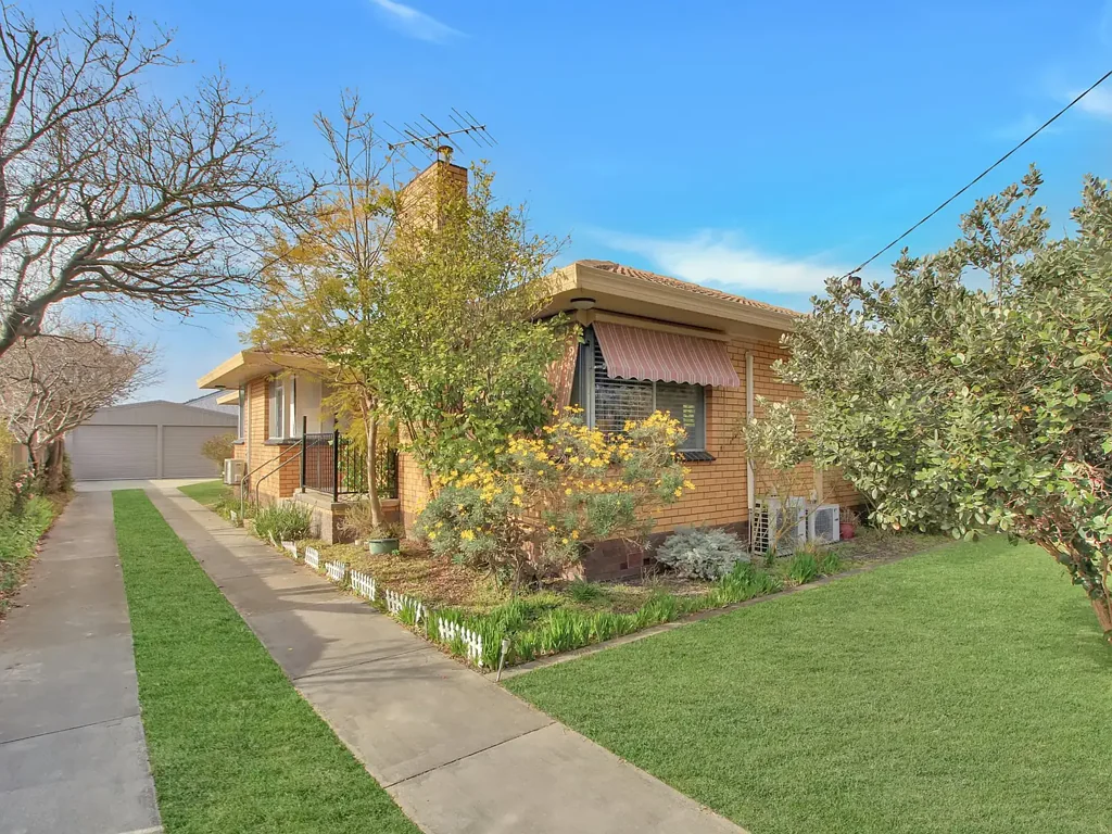 Bairnsdale 5 Bedroom FAMILY HOME IN PRIME POSITION!