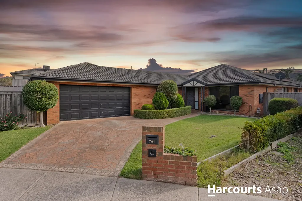 Narre Warren South 5غرفة نوم 5-Bedroom Family Oasis , Pool & Solar Savings!