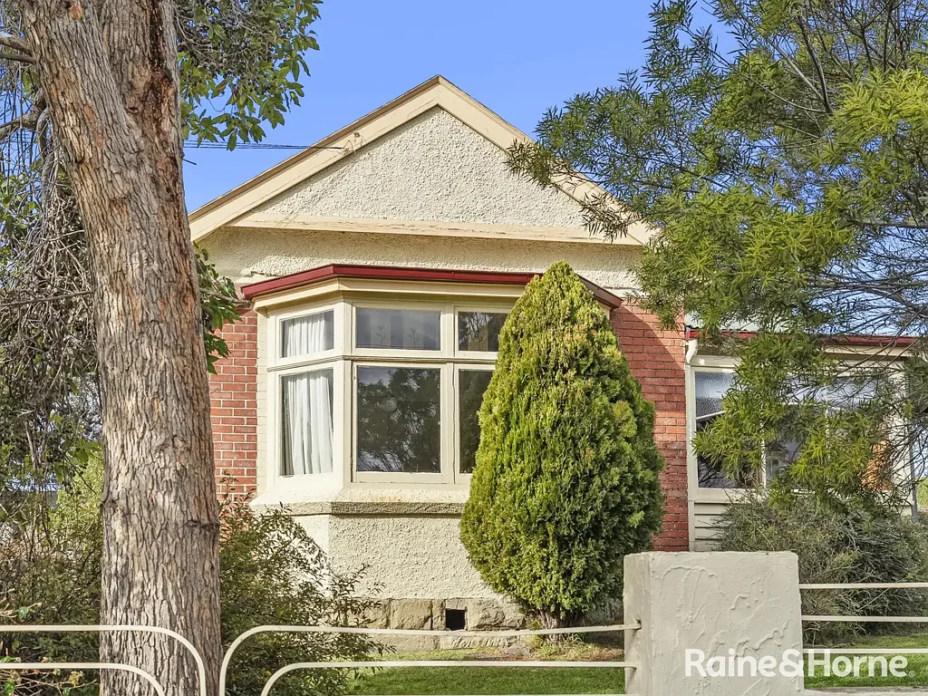 New Town 3 Bedroom A Federation favourite ready for its next chapter