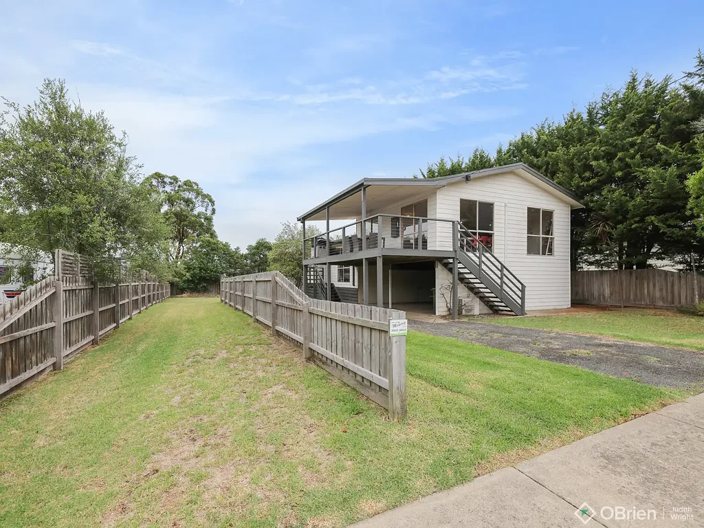 8 Leslie Avenue, Cowes, VIC 3922