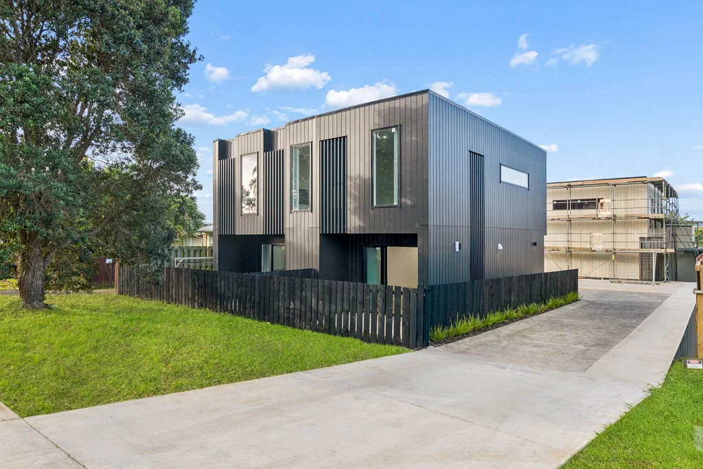 Mangere 5房  2 Homes - 2 Freehold Titles - One Price