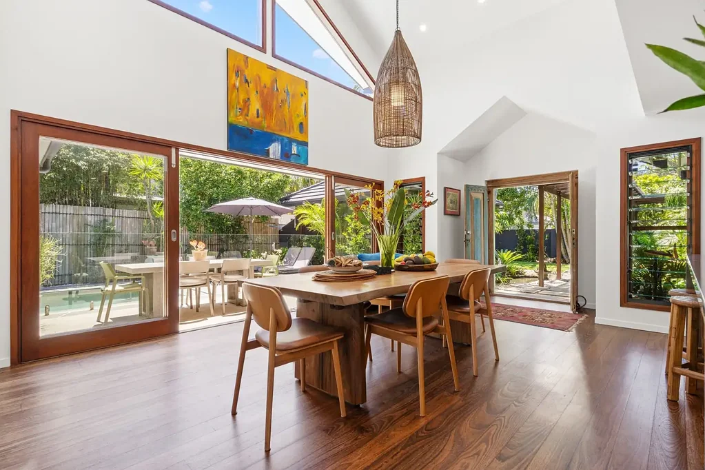 Suffolk Park 4chambre A Statement Home of Inspired Design and Elegance – Footsteps to Beach