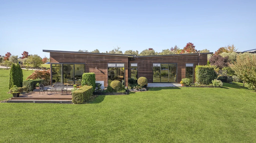 Mahana Beautifully crafted to complement its surrounding