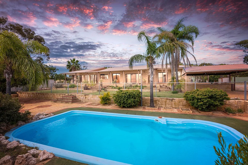 8 Sexton Drive, Moresby, WA 6530