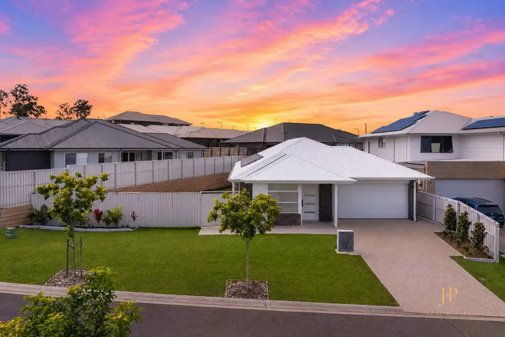 Flagstone 4部屋 Premium 2025-Built Home in One of Flagstone’s Fastest Growing Pockets