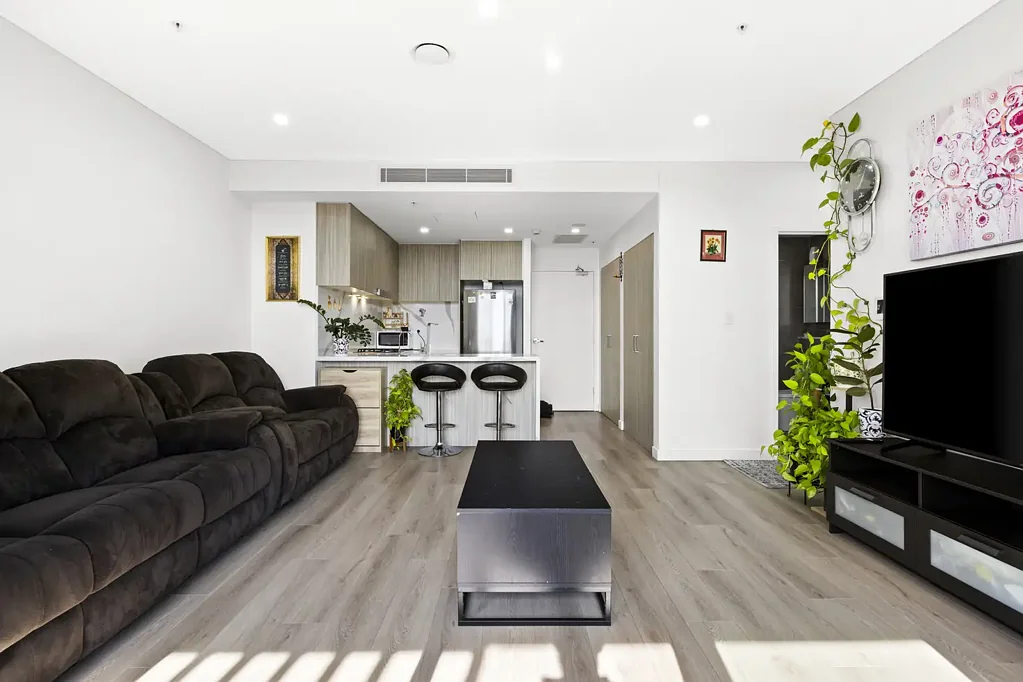 Blacktown 2Kwarto Modern, Sun Drenched Apartment with North Facing Balcony |10 Minute Walk to Westpoint Blacktown!