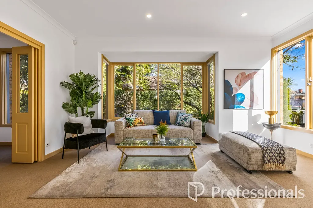 Glen Waverley 4침실 Rare Affordable Opportunity in Glen Waverley’s Golden Pocket School Zone