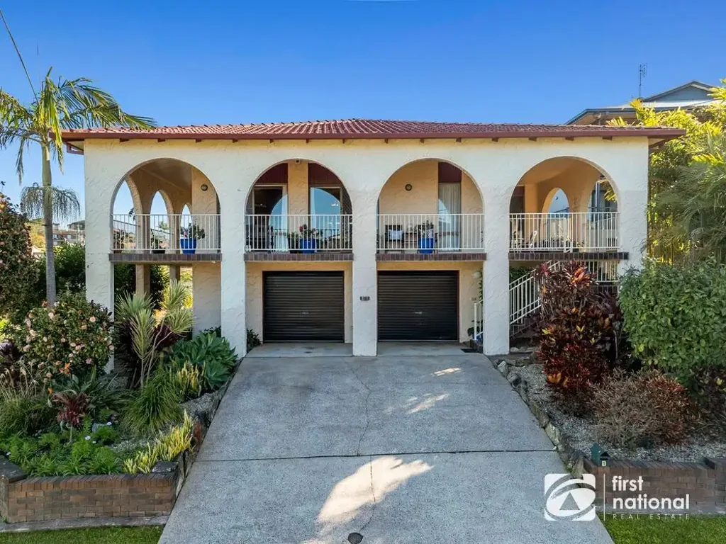 Nambucca Heads 5Moenga Grand family residence, just steps to the river