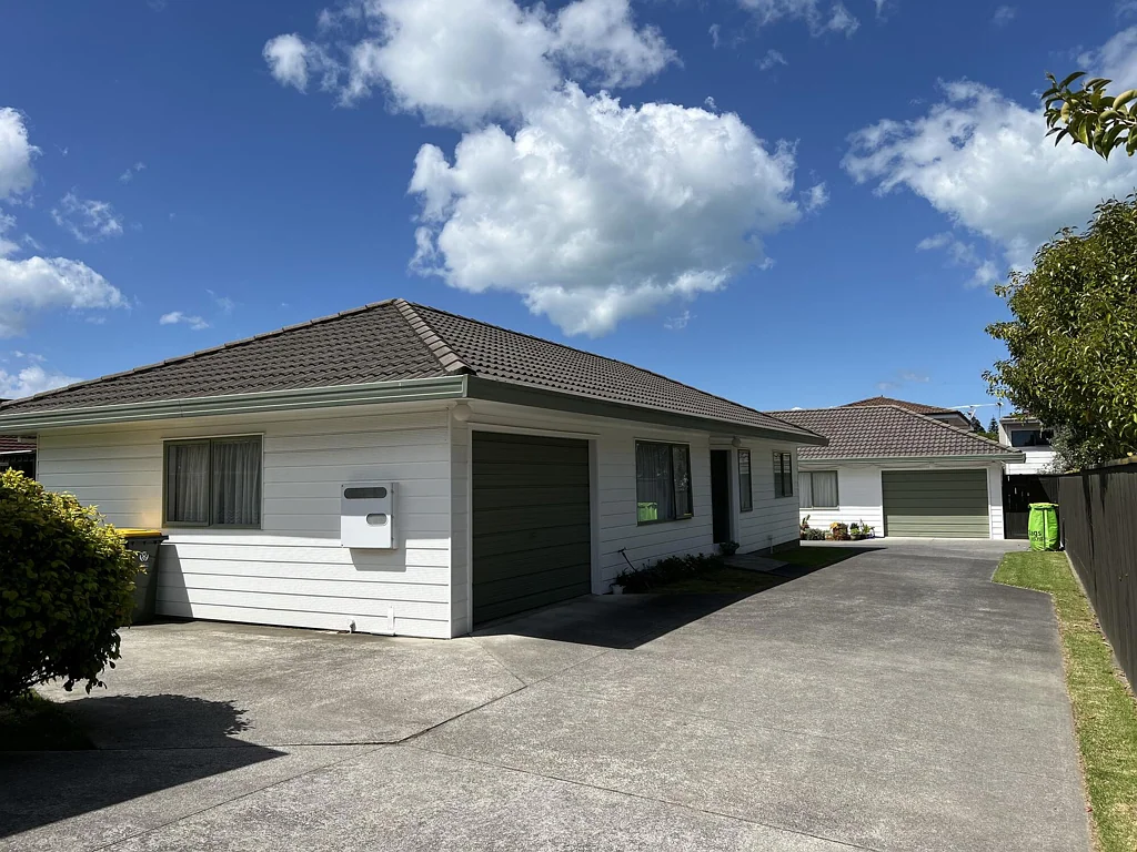 Peninsula perfect - maintenance-free close to Macleans College & beaches