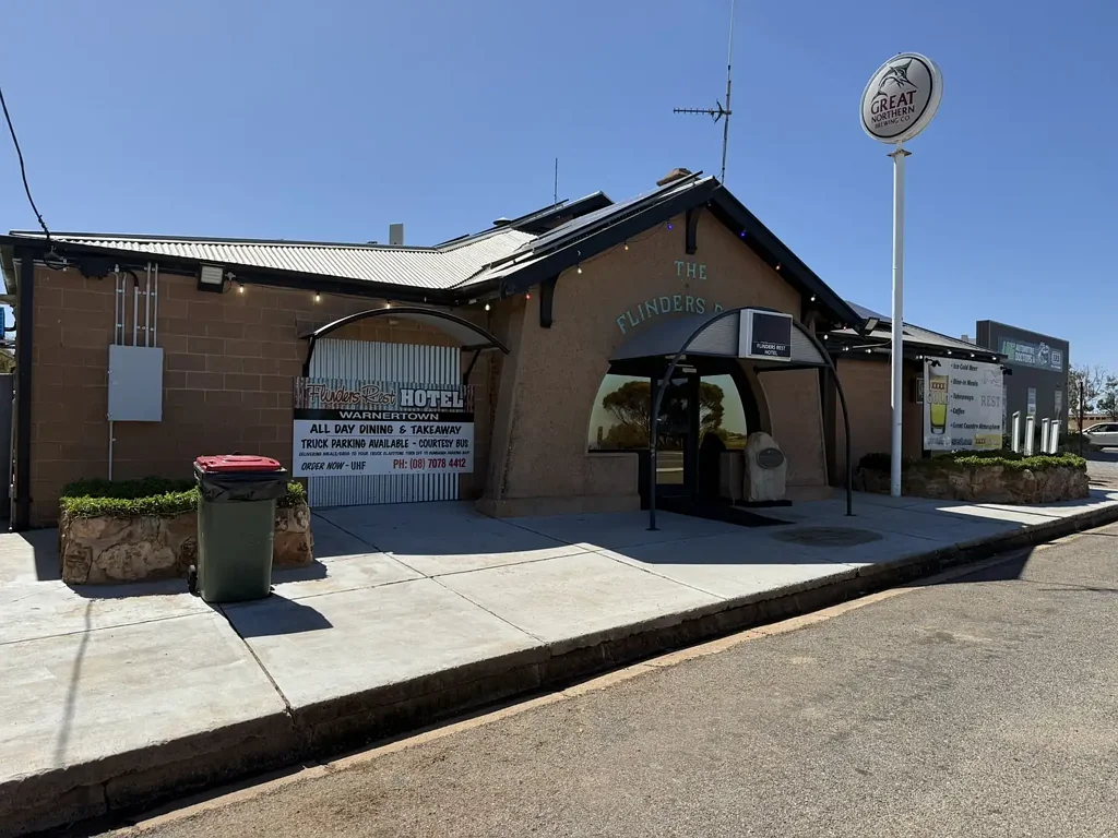 Warnertown 4Habitaciones Hotel, Town Hall & 5 Allotments | Lifestyle, Income & Land Upside