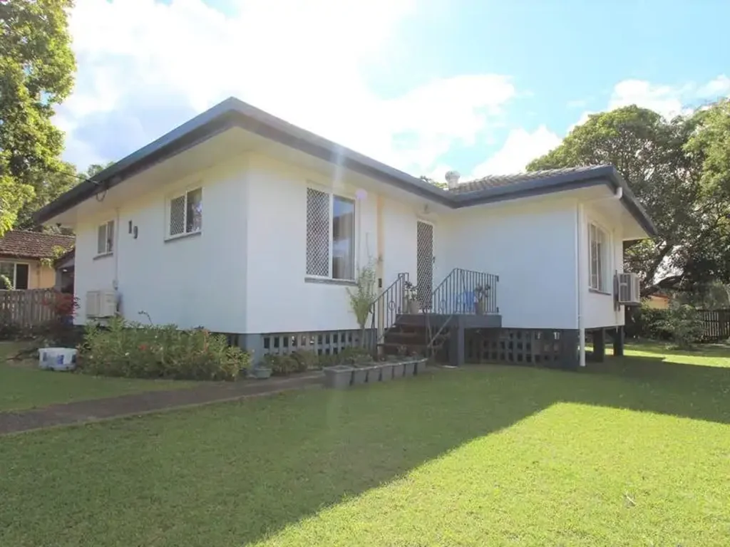 Home Sweet Home: Spacious 3-Bedroom in a Family-Friendly Setting!